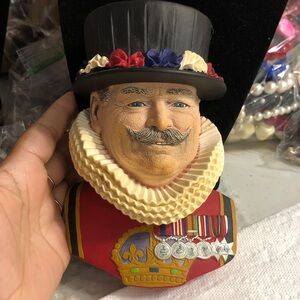 Charming Gentleman Bust with Medals - Multicolor
